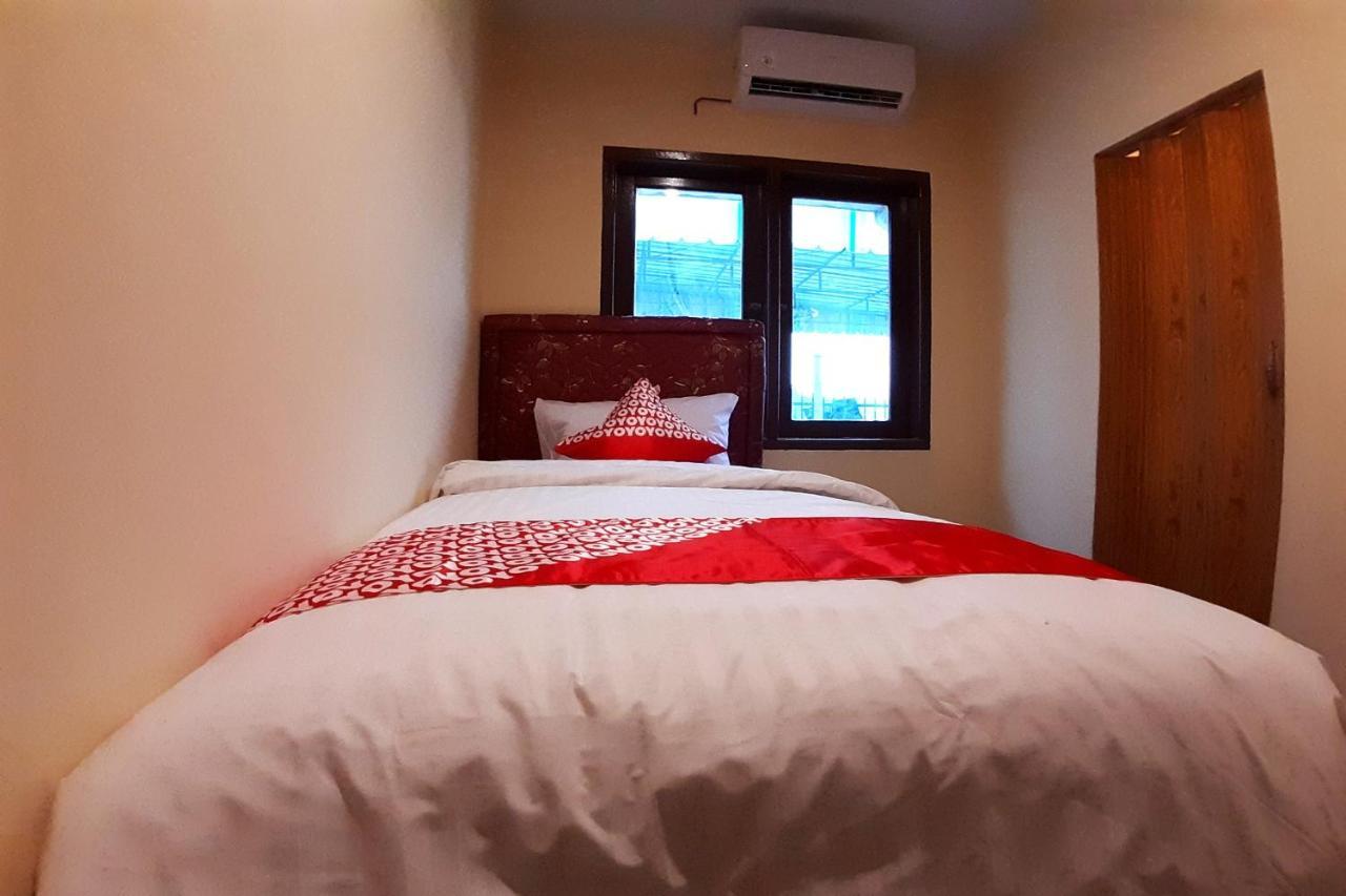 Oyo 1053 Angelyn Home Stay Medan Exterior photo