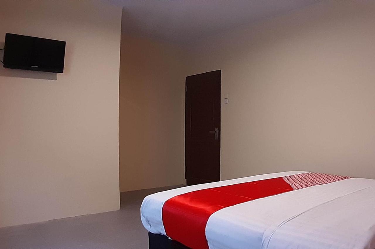 Oyo 1053 Angelyn Home Stay Medan Exterior photo