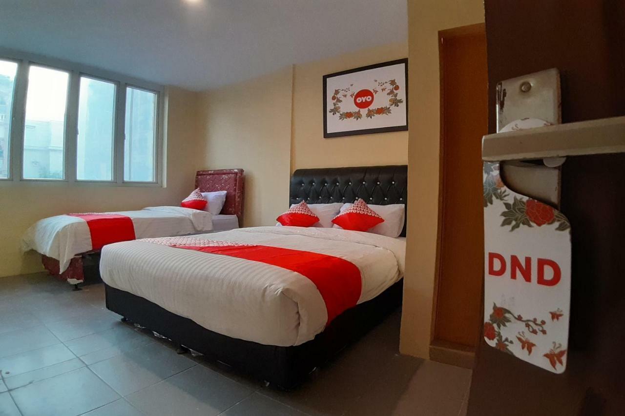 Oyo 1053 Angelyn Home Stay Medan Exterior photo