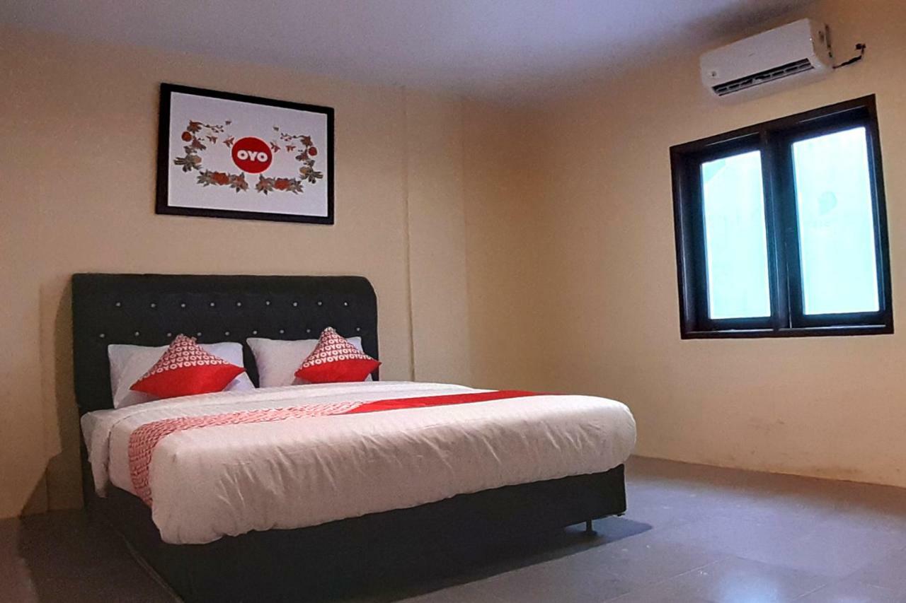 Oyo 1053 Angelyn Home Stay Medan Exterior photo