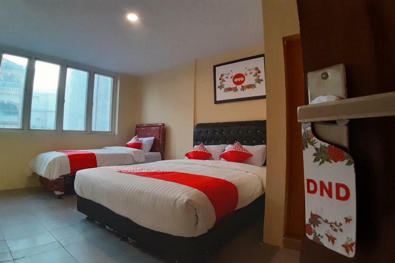 Oyo 1053 Angelyn Home Stay Medan Exterior photo