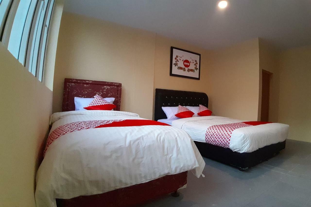 Oyo 1053 Angelyn Home Stay Medan Exterior photo